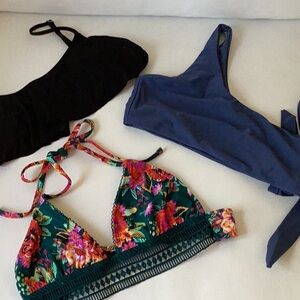 Floral and Solid Bikini Tops Set